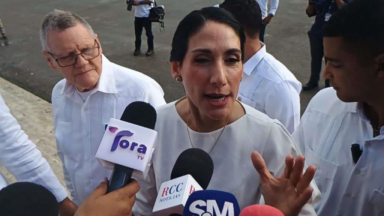 ´Raquel, no tengo fuerzas´: el presidente Abinader está afectado por un virus gripal