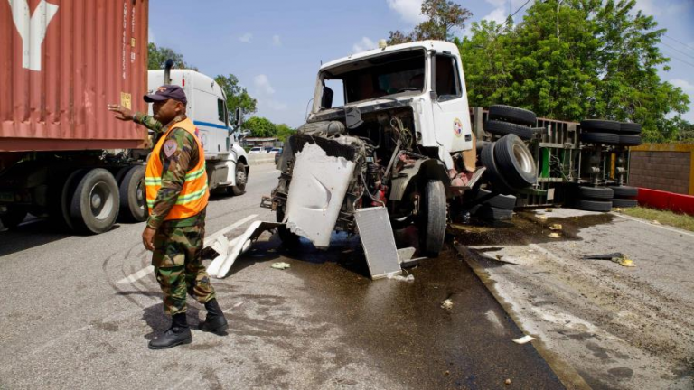 Caos en autopistas: camiones y patanas protagonizan tres accidentes este jueves