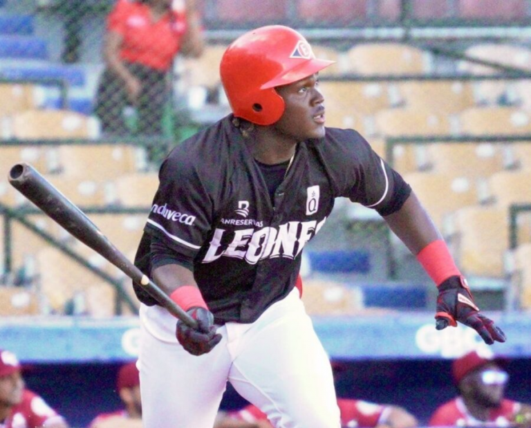 Héctor Rodríguez, un pequeño "gigante" en el Escogido