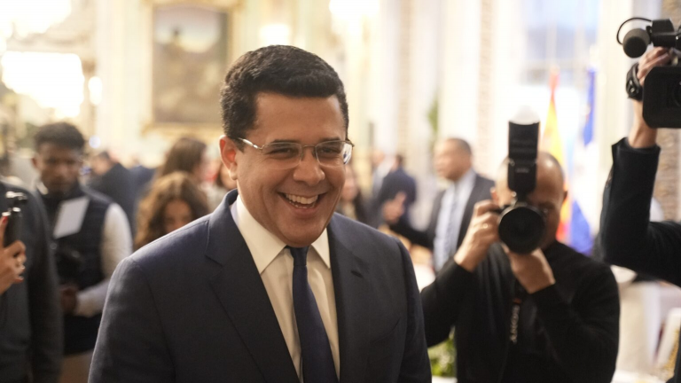 Collado revela hace cuatro meses suspendió contratos con Iberia por mal servicio a RD