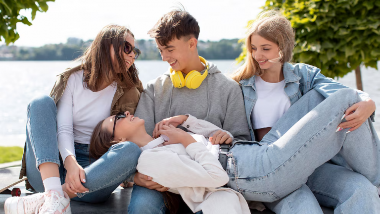 Adolescentes de vacaciones: cómo aprovechar el descanso para darles autonomía sin resignar límites