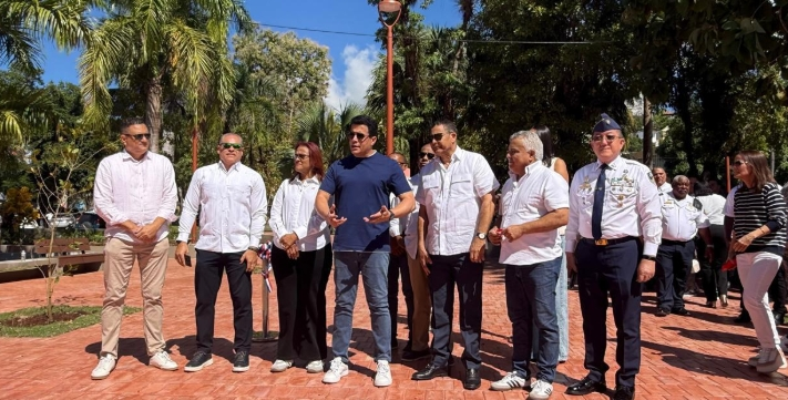 Un espacio para “felices, tristes, enamorados y viejevos”, Collado bromea al resaltar valor del malecón como destino social