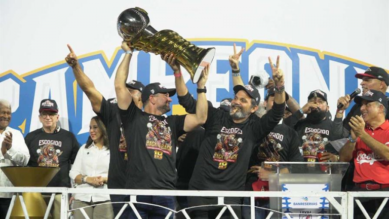 Luis Abinader sobre triunfo del Escogido: "Refleja disciplina, trabajo en equipo y orgullo"