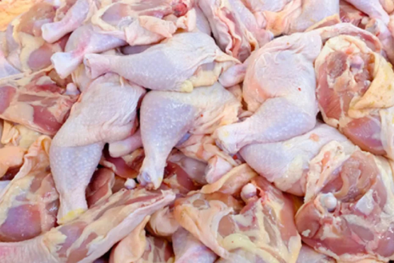 PLD califica de "insólita" decisión del Gobierno de autorizar importación de pollo