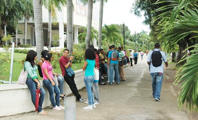 El deseo de trabajar: el desafío silencioso de la juventud dominicana