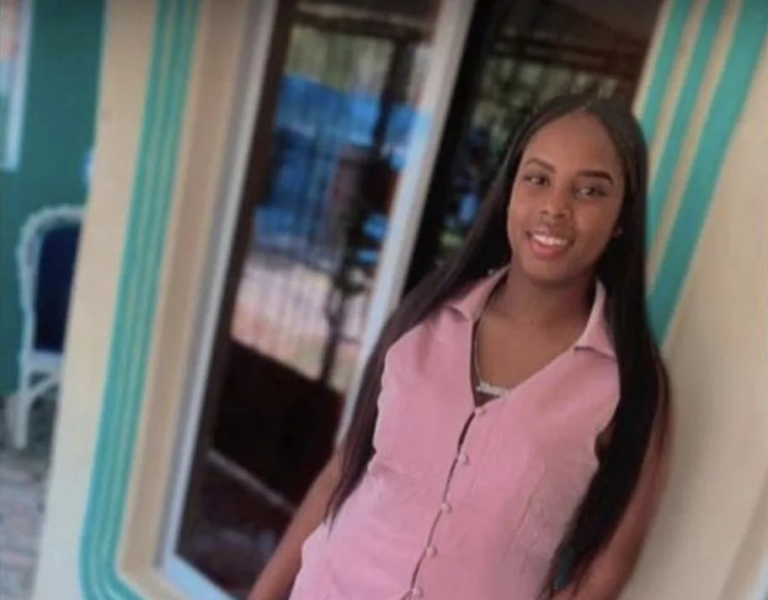 Agente policial fallece tras caer de una guagua del transporte público en carretera Villa Mella-Yamasá