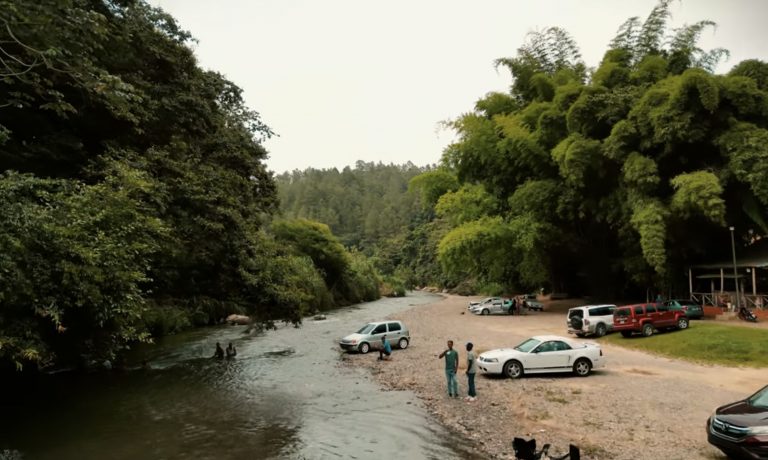 Comunitarios denuncian intervención en balneario Los Paticos y amenazan con protestas en Constanza