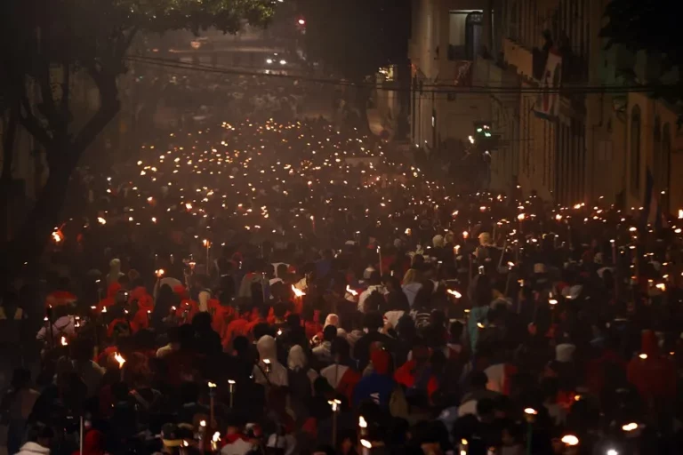 El Gobierno de Cuba encabeza una marcha de jóvenes en medio de las tensiones con EE.UU.