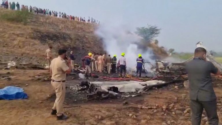 Muere vice primer ministro indio junto a otras 4 personas tras estrellarse avión