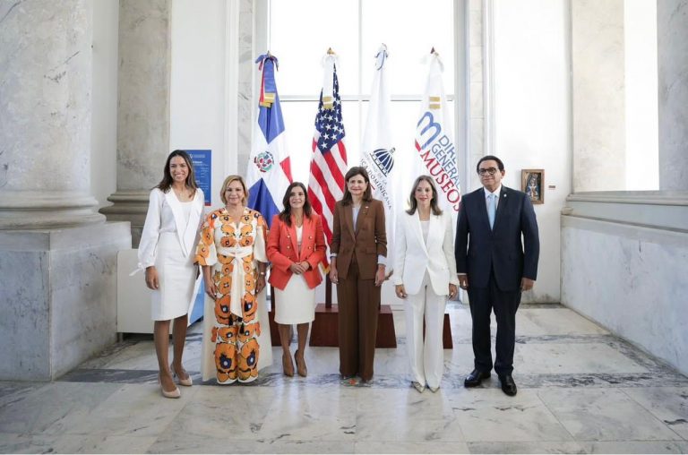 Daniel Rivera destaca que visita de la embajadora de EE. UU. fortalece cooperación con Santiago