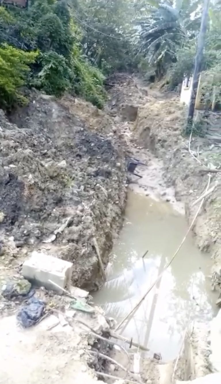 Denuncian abandono de la carretera principal de Los Altos de Maranatha; más de 300 viviendas en riesgo de incomunicación