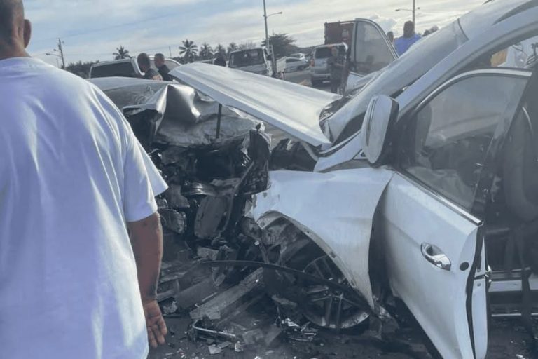Tres fallecidos, cinco heridos trágico accidente vehicular en Baní