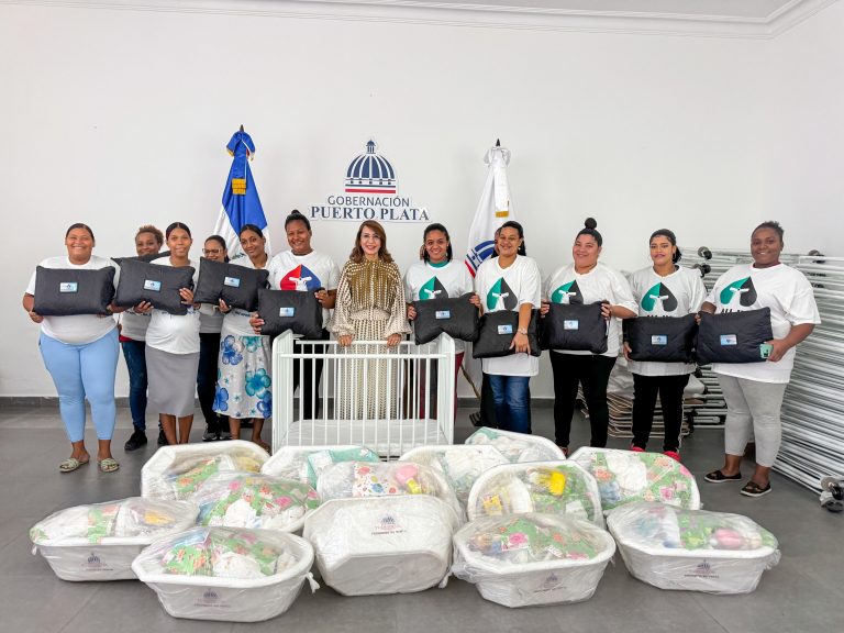 Gobernación Puerto Plata, bajo el liderazgo de Claritza Rochtte, beneficia a mujeres embarazadas