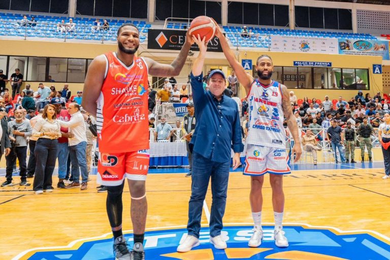 Luismal Ferreras deslumbra con 40 puntos en su debut y José Ignacio Paliza recibe la placa del torneo