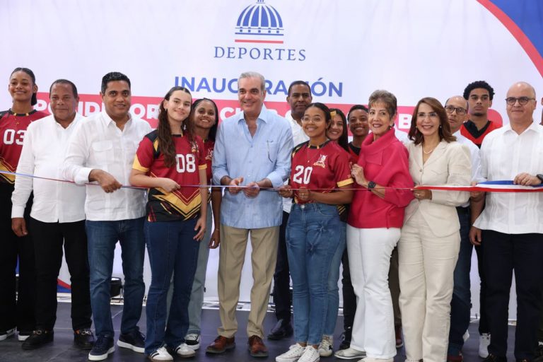 Presidente Abinader entrega dos polideportivos a Puerto Plata