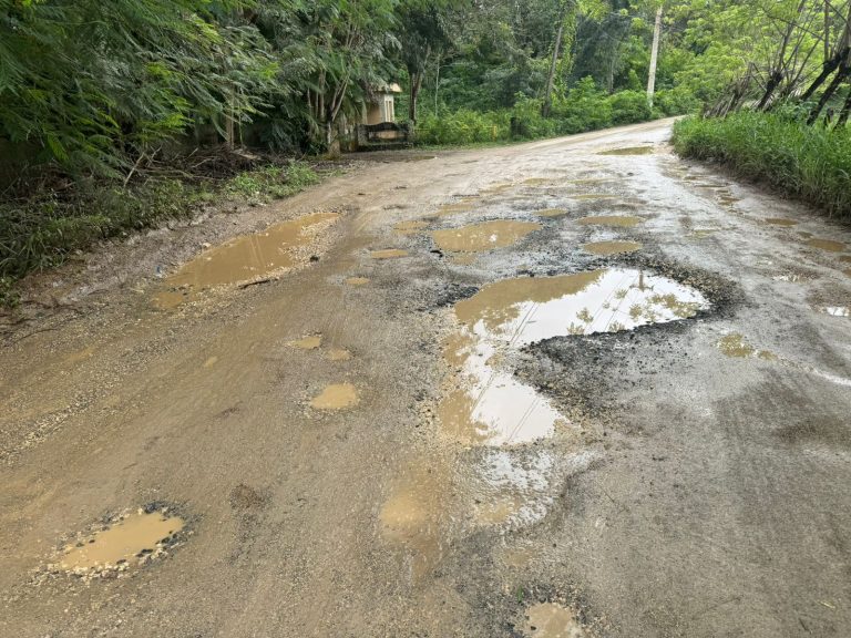 Deterioro de calles en Sosúa contrasta con esfuerzos por mejorar la imagen del destino