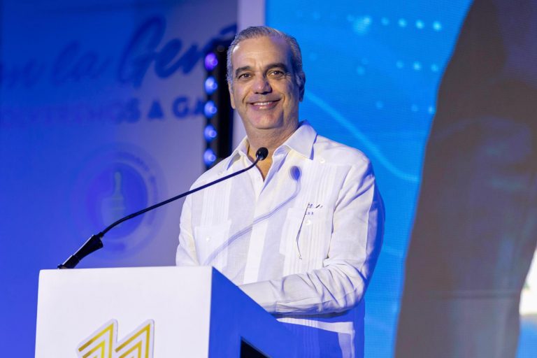 Abinader resalta avances del país y reafirma lucha contra la corrupción en aniversario del PRM