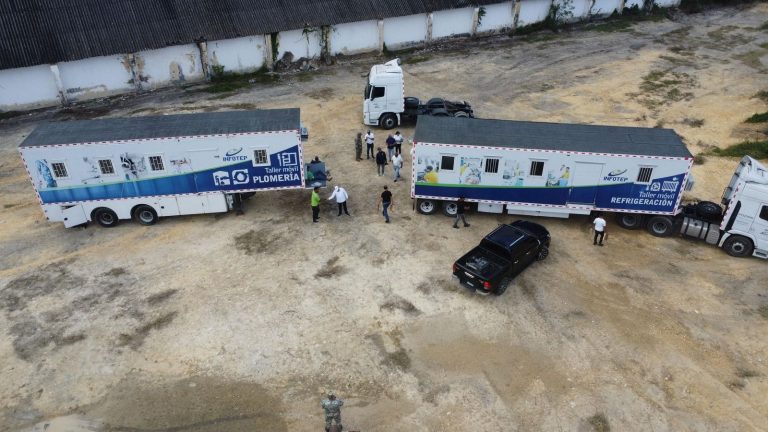 Alcalde Héctor Almonte anuncia instalación de aulas móviles del INFOTEP en Montellano