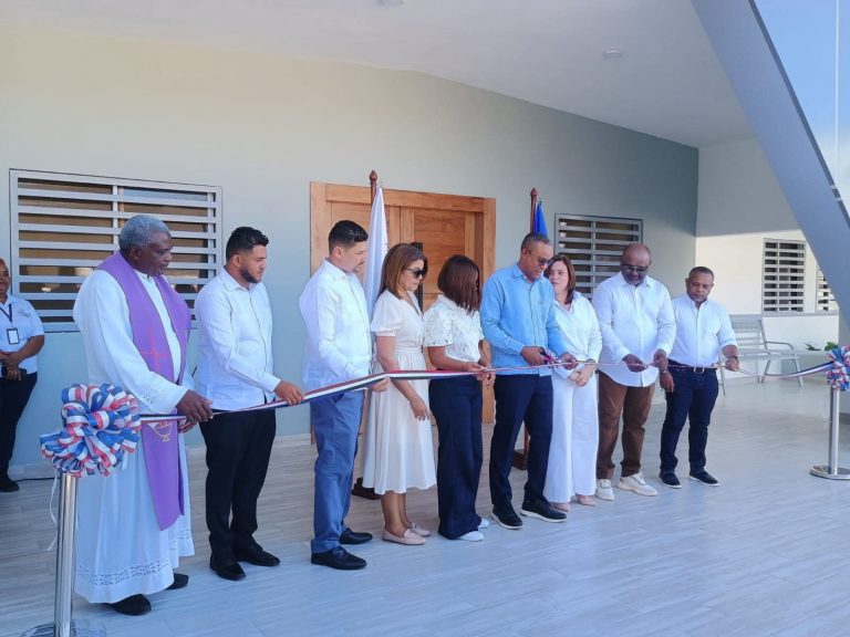 Alcaldía de Villa Montellano reinaugura Funeraria Municipal tras remozamiento de estructura maltrecha