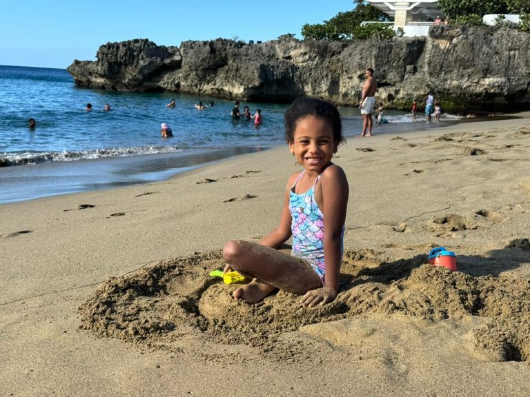 Playa Alicia reafirma su encanto con deportes, tranquilidad y ambiente familiar en Sosúa