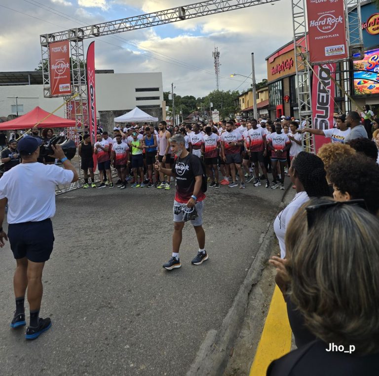 Docenas participan en carrera 5K organizada por Hard Rock Cafe Puerto Plata en Sosúa