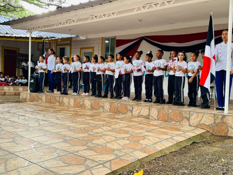 Colegio Luis Hess de Sosúa celebra la Dominicanidad con emotivos actos patrióticos