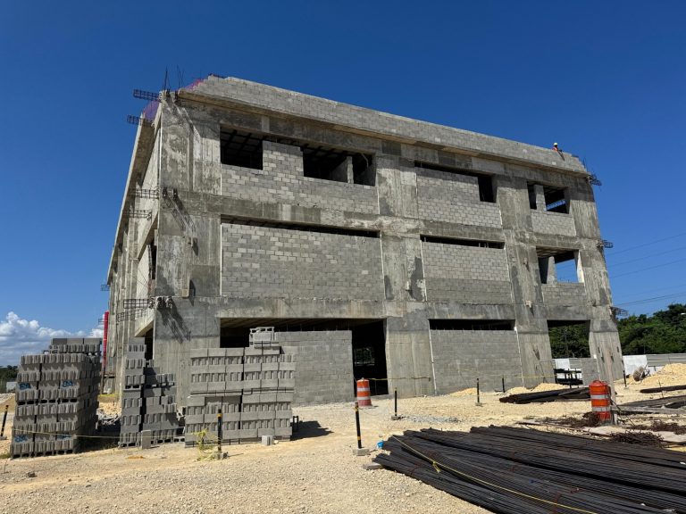 Avanzan a buen ritmo trabajos de construcción Hospital General y Traumatológico de Sosúa