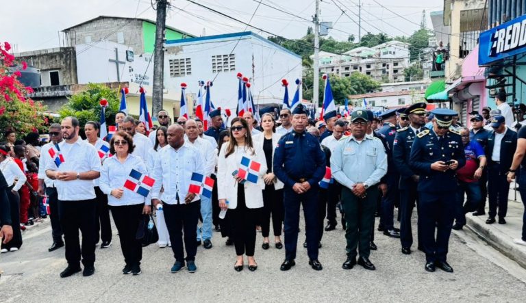 Multitudinario desfile en Sosúa reúne a más de 1,450 estudiantes por el 182.º aniversario de la Independencia Dominicana