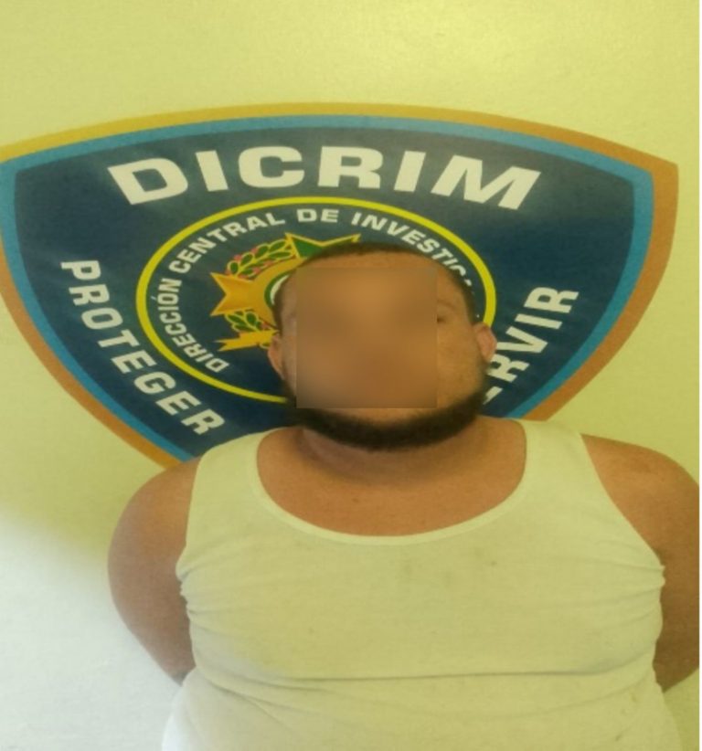 Policía Nacional arresta a hombre acusado de homicidio en establecimiento de comida rápida en La Vega