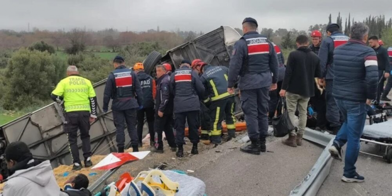 Fallecen 16 personas en Turquía en dos accidentes de tráfico