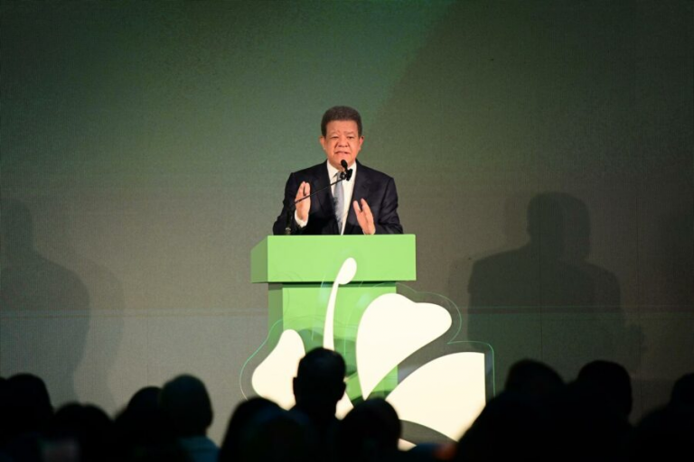 Leonel acusa al PRM de quebrar a los productores locales y advierte: “Esta vez o jugamos todos o se rompe la baraja”