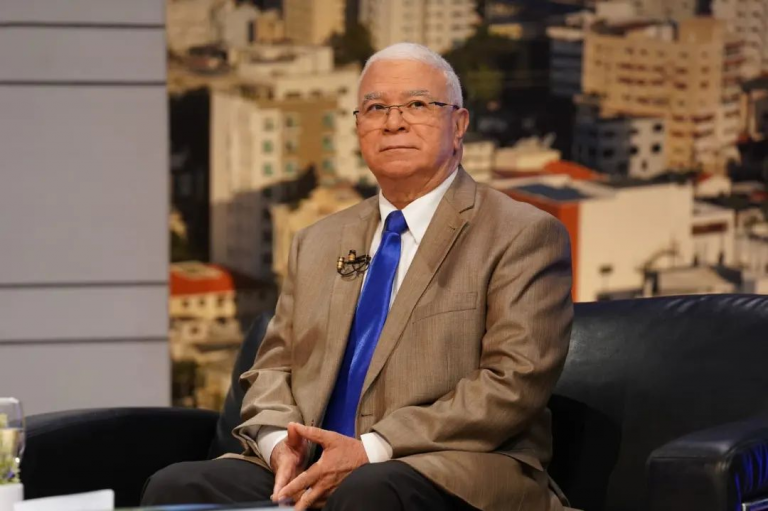 Tomás Hernández respalda decisión del Gobierno de demandar a Aerodom