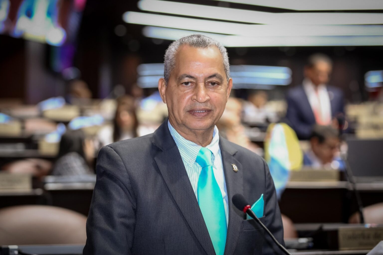 Frente Amplio respalda iniciativas del diputado Pedro Martínez sobre el oro de Pueblo Viejo