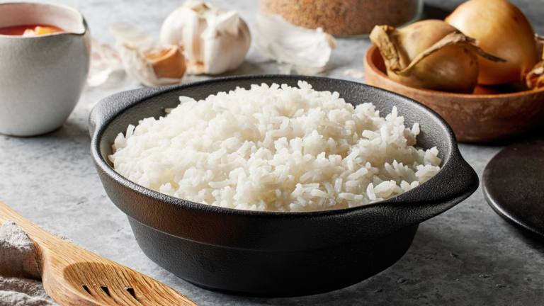 ¿Arroz recalentado? Los tres errores frecuentes al guardar el arroz que te pueden enfermar