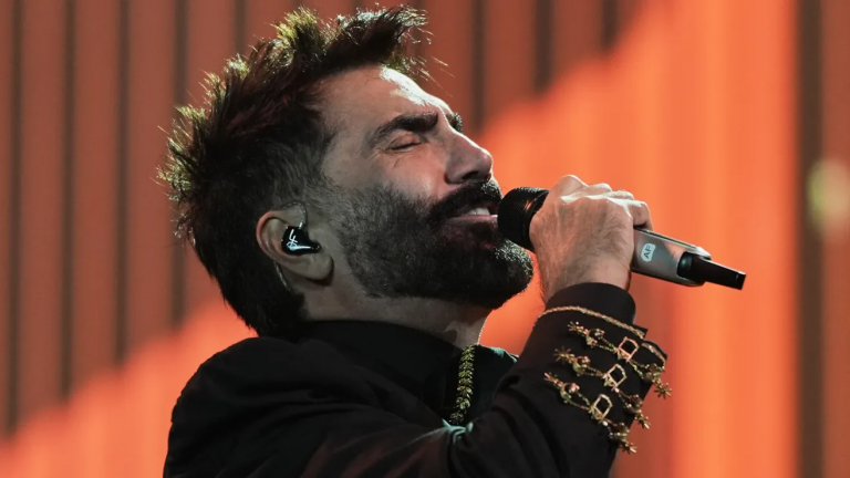 Alejandro Fernández vuelve a los escenarios tras ser operado de emergencia