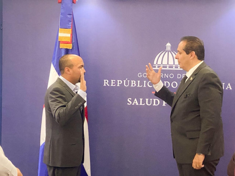 Ministro de Salud Pública juramenta a César Cerda como nuevo director de CORAMON en Bonao