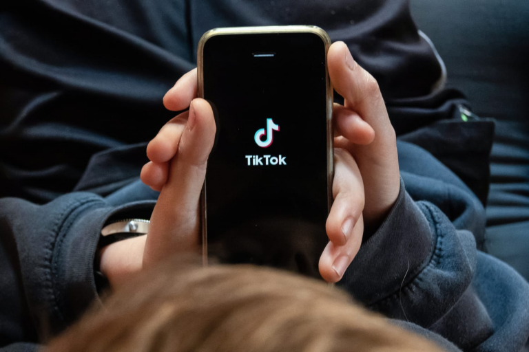Albania vuelve a permitir el acceso a TikTok después de vetarlo para proteger a menores