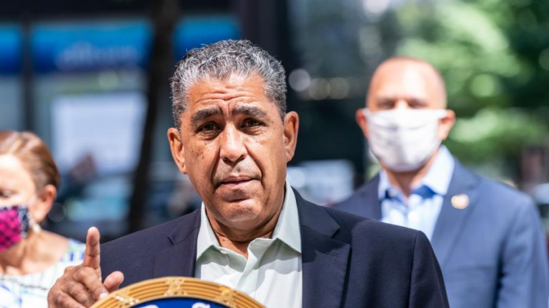 Adriano Espaillat encabezará foro "Conozca Sus Derechos" en Nueva York