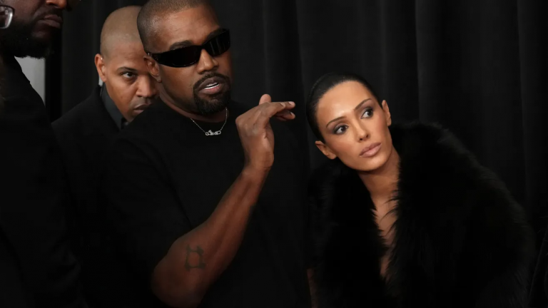 Bianca Censori asegura que su esposo Kanye West no controla sus elecciones de moda