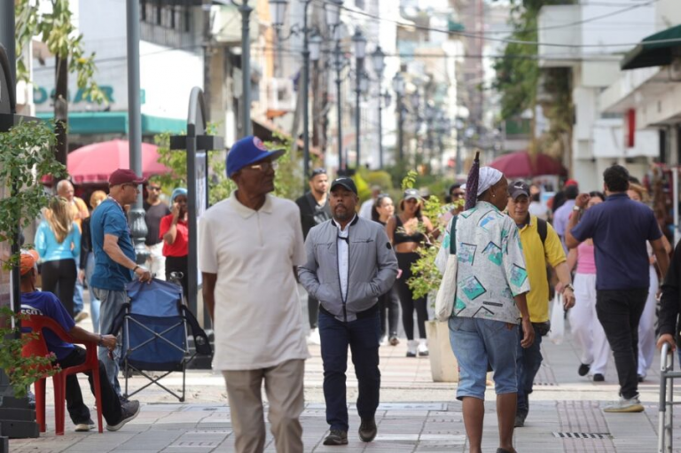 Frente frío activa lluvias y baja las temperaturas en varias provincias del país