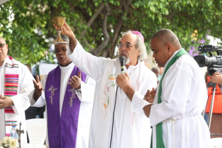 “Aquí la justicia se compra”: las duras críticas del padre Rogelio a 10 meses del Jet Set