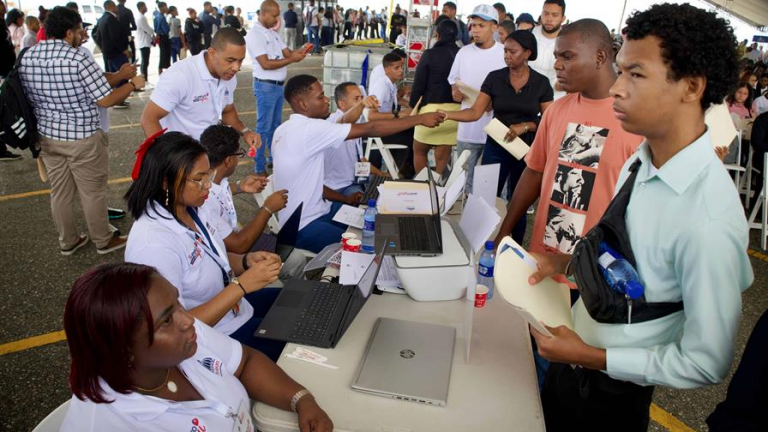 Programa RD-Trabaja: criterios, compromisos y sectores priorizados para impulsar empleo