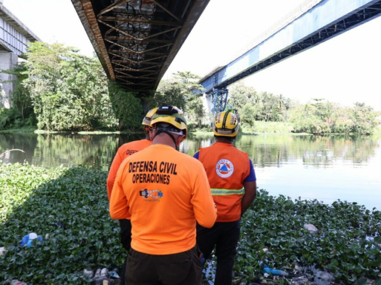 Oscuridad y agua contaminada obligan a suspender búsqueda de hombre que cayó al río Isabela