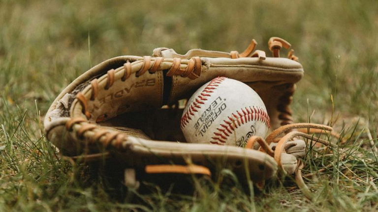 Hallan ahogado a prospecto de béisbol en laguna de Sierra Prieta; familiares exigen explicación