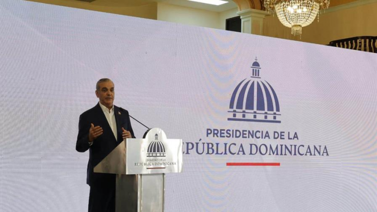 El presidente Luis Abinader afirma que el Metro es seguro y será el primero en probarlo