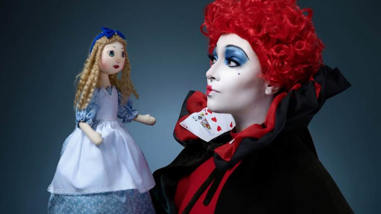 Patricio León regresa a escena con el clásico de la literatura Alicia en el país de las maravillas