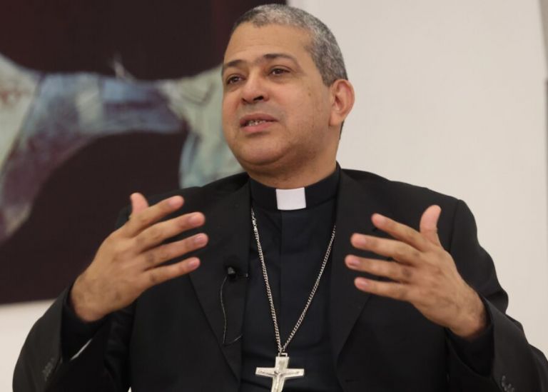 Arzobispo Carlos Morel: "el tema de la cesantía no se puede tocar”