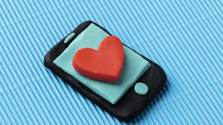 El amor sin algoritmo: solteros exploran nuevas formas de buscar pareja fuera de las apps