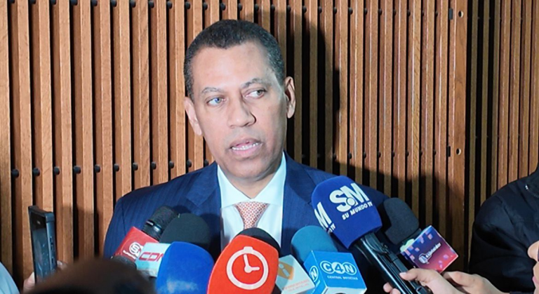 Guido Gómez Mazara plantea nueva ley para regular contenidos de “culto a la indecencia” en la radio