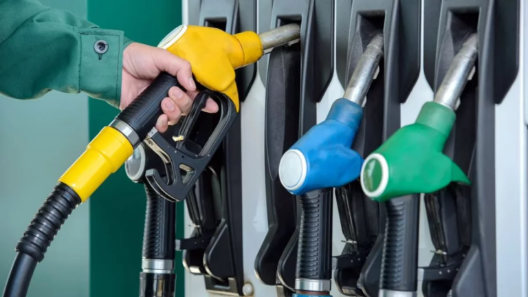 Gobierno mantiene precio principales combustibles